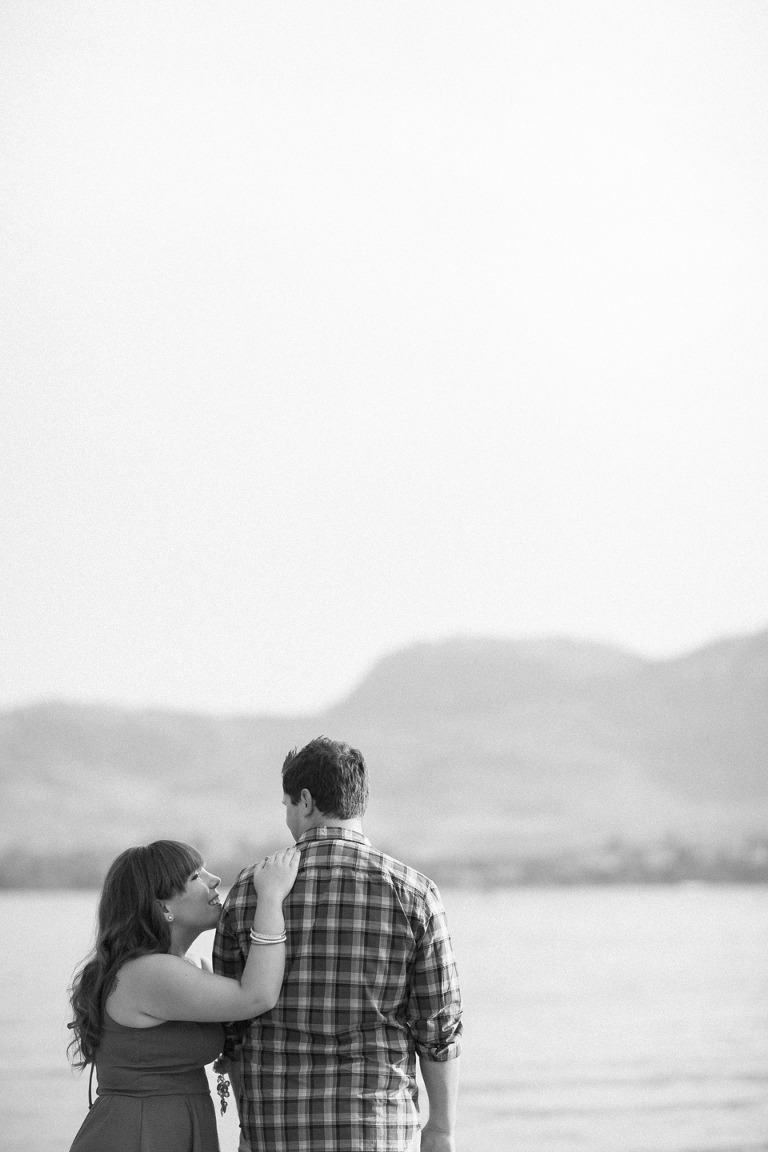 engagement photographers in peachland
